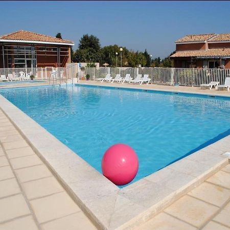 Maison Plain Pied Avec Climatisation Dans Une Residence Privee Avec Piscine Saint-Saturnin-lès-Avignon Buitenkant foto
